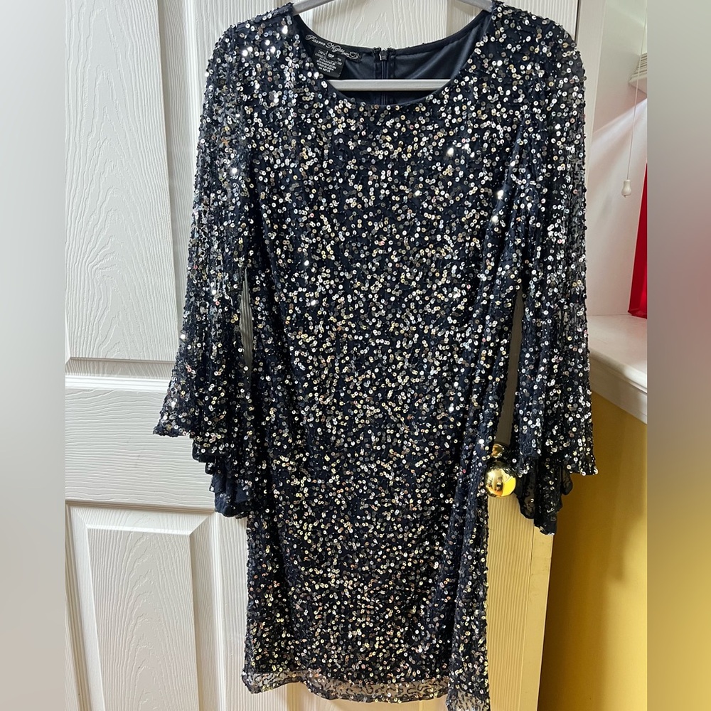 Pisarro Nights Dark Blue and Silver Sequin Sheath Dress sz 10P Gala Prom Petite